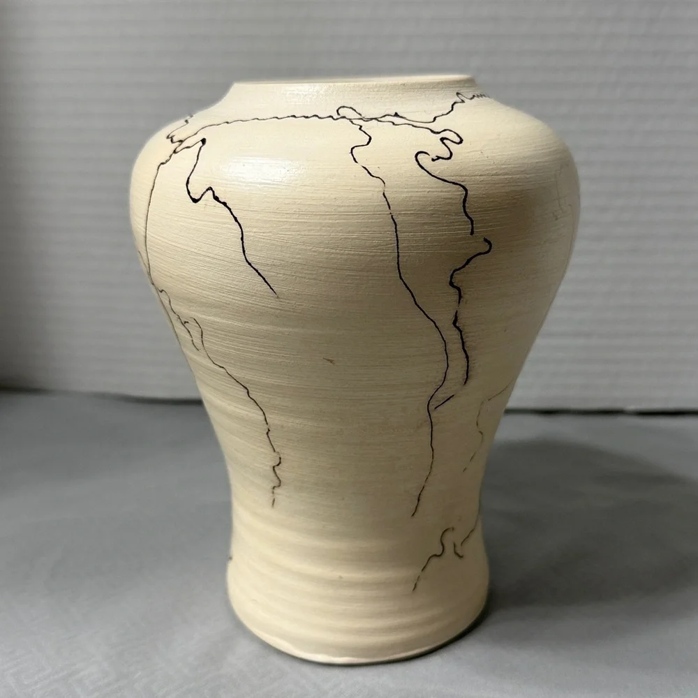 Navajo Indian Pottery Horse Hair Vase Signed 6 1/4 inches Unique